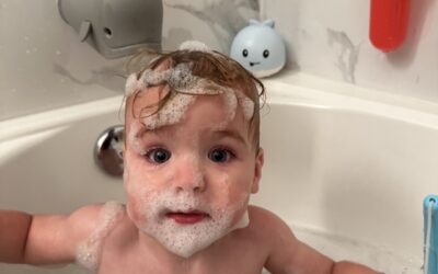 “Splash! Navigating Toddler Tub Troubles After a Poopy Predicament”